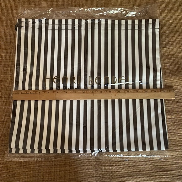 2 Large Henri Bendel Dustbags Size 16” x 15” - Picture 7 of 8